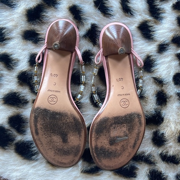 Vintage Chanel pink beaded CC charm kitten heels 40.5 - Picture 4 of 7